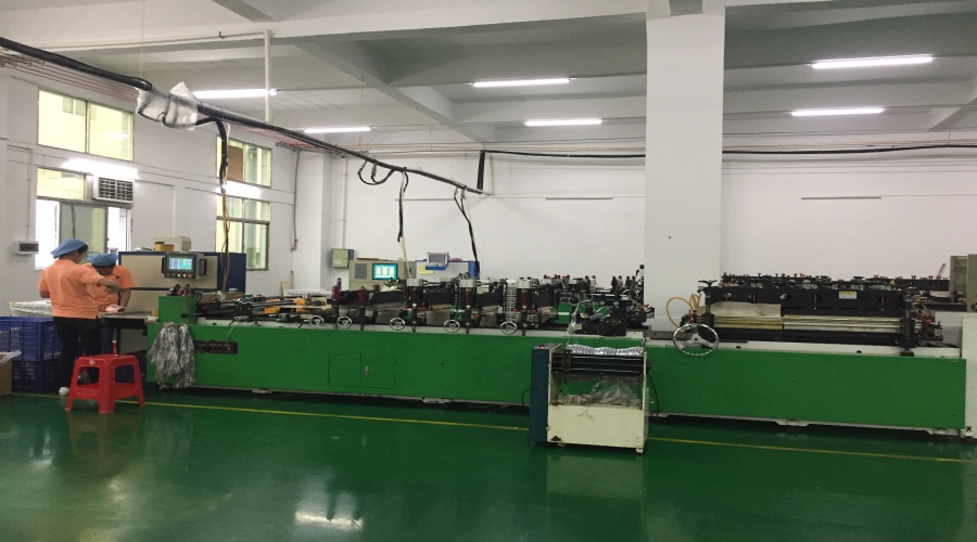 自立拉鏈制袋機2臺